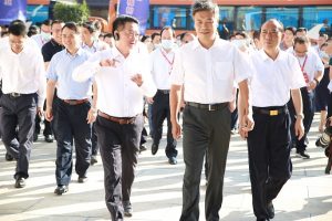 任珠峰副省長率江西省工業(yè)強省推進(jìn)大會考察團(tuán) 蒞臨仁和集團(tuán)參觀考察