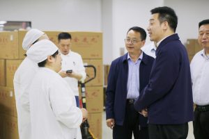 羅功成市長(zhǎng)看望慰問仁和集團(tuán)勞模代表